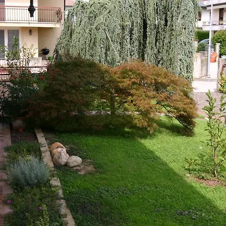 فندق مبيت وإفطار La Mansardina توري دي كوارتيسولو